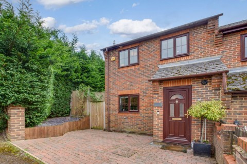 View full details for Cleveland Close, Wooburn Green, HP10