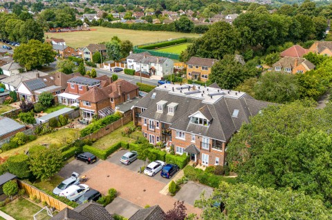 View full details for Straight Bit, Flackwell Heath, HP10