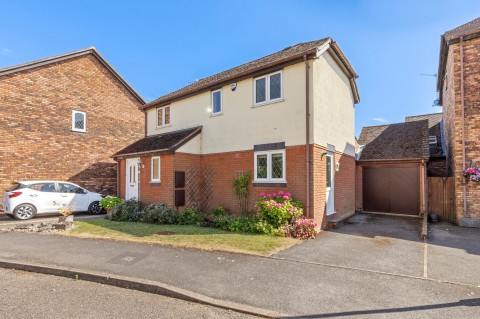 View full details for Groves Close, Bourne End, SL8