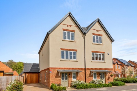 View full details for Field Maple Gardens, High Wycombe, HP10