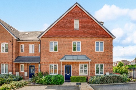 View full details for Amersham Road, Hazlemere, HP15